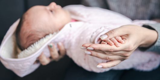 Ce trebuie să aibă naşa la botez la biserică? Obiectele care nu trebuie să lipsească