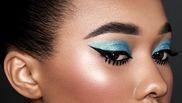 machiaj cu albastru pentru ochi caprui