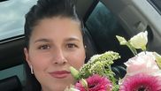 Geta Sterp, surprinsă cu un buchet de flori! Cine este bărbatul care a venit să i le aducă