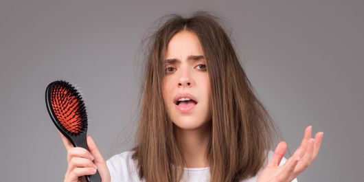 Mătreață? Iată cum să scapi de ea rapid și eficient