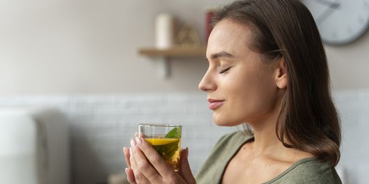 9 beneficii dovedite ale ceaiului verde pentru sănătate