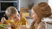 5 sfaturi prin care își poți face copilul pretențios la mâncare să mănânce mai sănătos