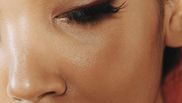 Realizează-ți propriul eyeliner rezistent la apă chiar la tine acasă. 