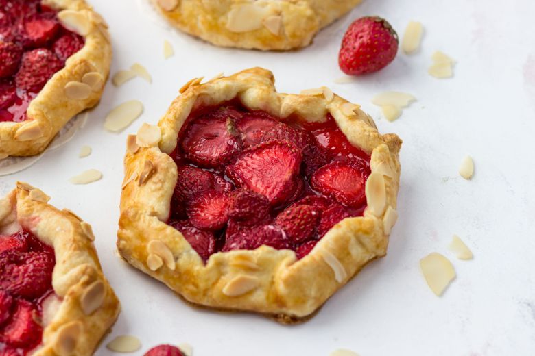 Mini crustate cu căpșune proaspete. O opțiune de desert sănătoasă și delicioasă pentru copii! Mini crustate cu căpșune proaspete. O opțiune de desert sănătoasă și delicioasă pentru copii!