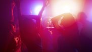 5 idei de ținută pentru o noapte de vară în club