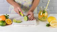 Idei de apă infuzată. Descoperă beneficiile acestei băuturi