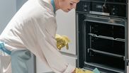 Cuptorul tău ca nou! Două soluții simple și naturale pentru a scăpa de murdărie și grăsime