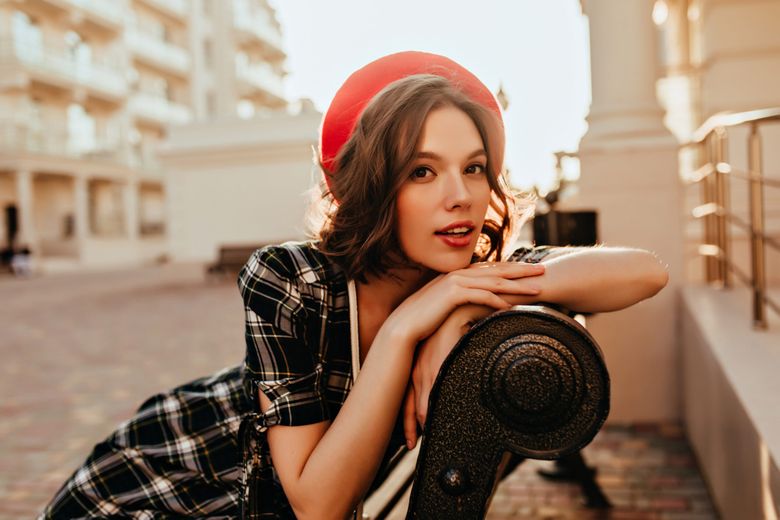 Obiecte vestimentare pe care femeile din Franța le evită. Păstrează un look curat și inspiră-te din moda franțuzească!