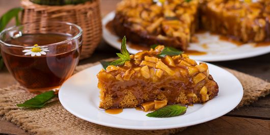 Tartă cu mere și caramel. Impresionează prin combinația de arome și aspectul elegant!