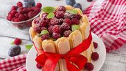 tort charlotte cu zmeura si prune