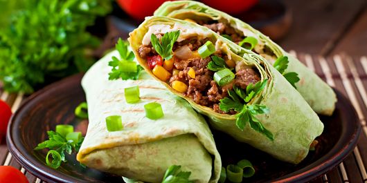 Burrito cu carne de vită și legume. Poate deveni o variantă delicioasă pentru micul dejun!