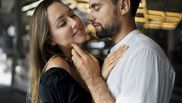 cum iti dai seama ca flirteaza