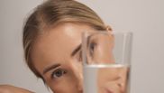 Când se bea apă: înainte sau după masă? 