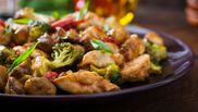 pui prajit cu ciuperci broccoli si ardei gras