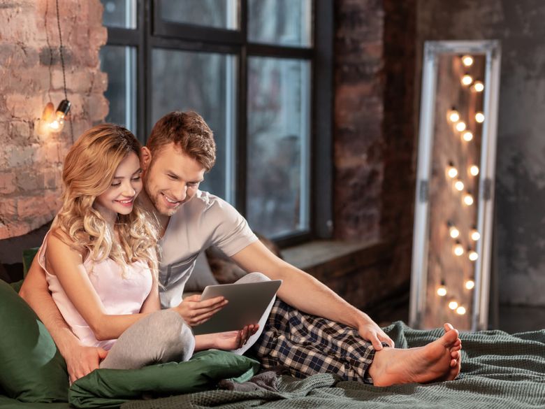Idei de activități pentru cupluri cu un buget redus. Bucură-te de compania persoanei iubite în confortul propriei locuințe! Idei de activități pentru cupluri cu un buget redus. Bucură-te de compania persoanei iubite în confortul propriei locuințe!