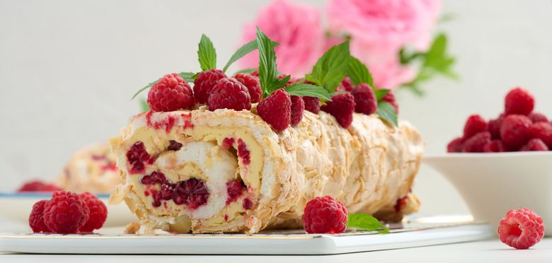 Ruladă Pavlova cu zmeură retete de gustare
