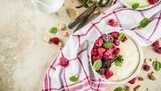 gris cu lapte si fructe