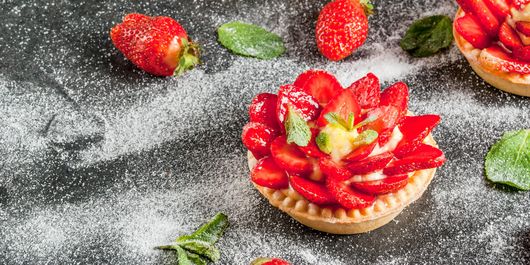 Tarte cu vanilie și căpșune. Au un gust răcoritor și ușor, fiind desertul perfect!