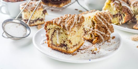 Prăjitură cu cafea și scorțișoară. Se poate servi alături de fructe proaspete pentru un contrast delicios!