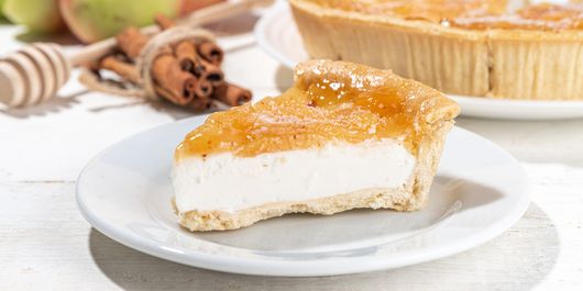 Cheesecake cu mere. O alegere delicioasă de topping, în orice sezon!