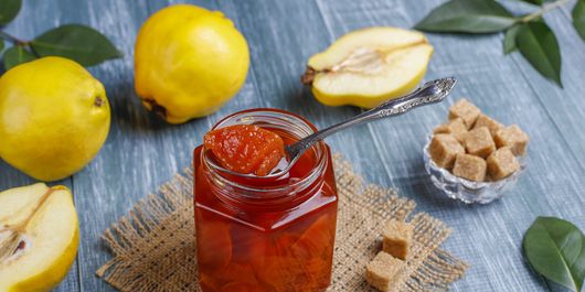 Secretul pentru cea mai bună dulceață de gutui fără zahăr. Cât se lasă la fiert și ce mai poți adaugă pentru un gust aparte