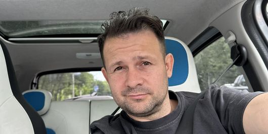 Cine este Robert Tudor. „Nu m-a dorit mama și eu de aia am gura strâmbă. Bunica îmi povestea că voia să mă dea.”