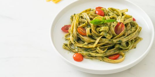 Paste cu sos pesto. Un gust absolut deosebit, atunci când sosul este pregătit direct în casă!
