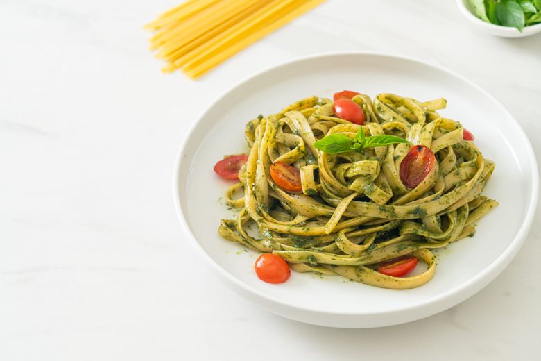 paste cu sos pesto