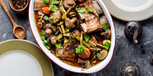 Tocăniță cu carne de vită și legume. Un gust tradițional, ca la mama acasă!
