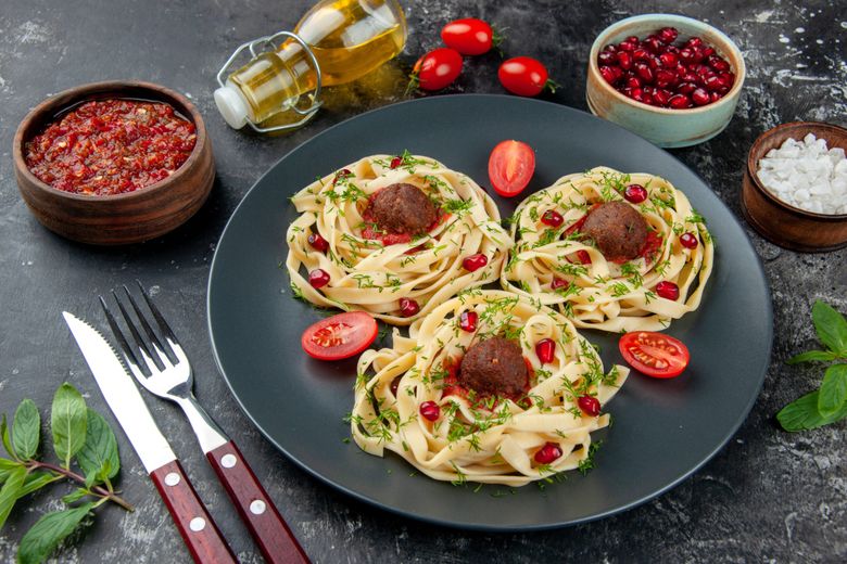 Paste cu chifteluțe paste cu chiftelute