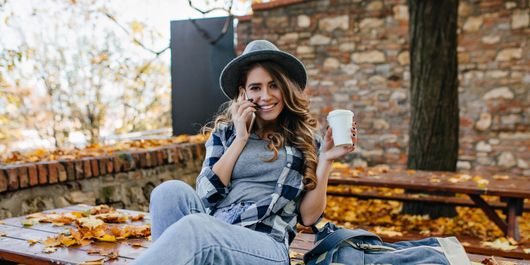 Top 5 tendințe de toamnă în jeans pe care ești pe cale să le vezi peste tot, potrivit stiliștilor