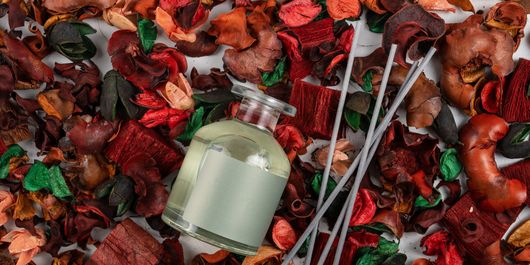 Top 7 cele mai bune arome de parfum pentru toamnă, potrivit experților în parfumuri