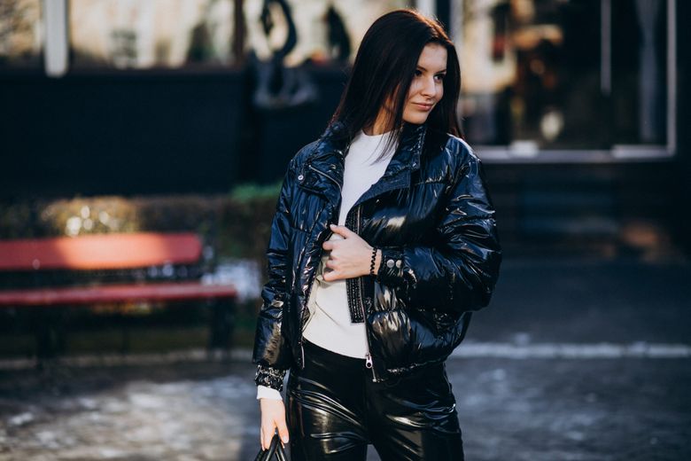 5 ținute cu care să combini pantalonii de piele