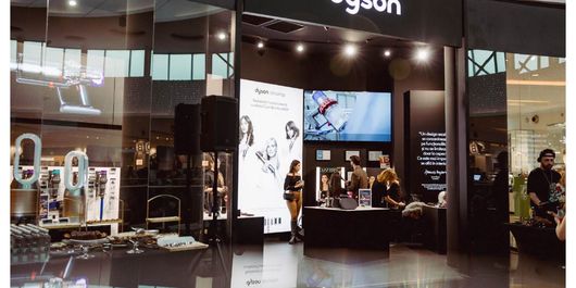 Dyson sărbătorește 1 an de la deschiderea magazinului din Băneasa Shopping City