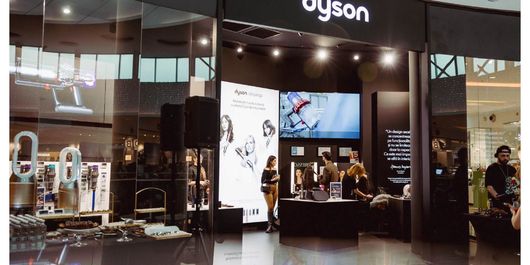 Dyson sărbătorește 1 an de la deschiderea magazinului din Băneasa Shopping City