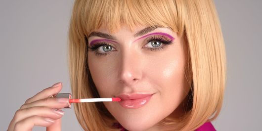 Cum să faci gloss-ul de buze să reziste toată ziua