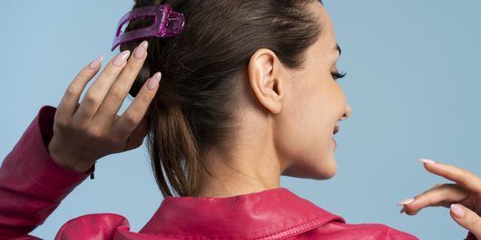 Coafuri simple și rapide cu cleștele de păr pentru zilele în care nu ai timp să îți aranjezi părul foarte mult