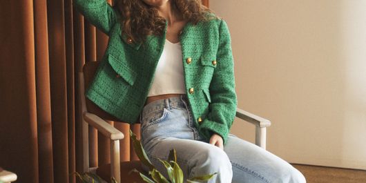 Tendințele care îți vor înlocui blugii primăvara aceasta. 6 alternative stylish pentru femeile care sunt în pas cu moda