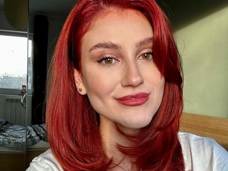 Cine este Laila Hafiz. „După doi ani de terapie în care am înțeles multe, am plecat pe urmele tatălui meu la propriu.”