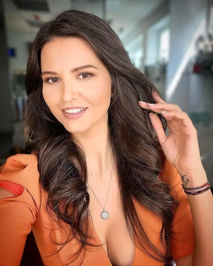 Iulia P&acirc;rlea