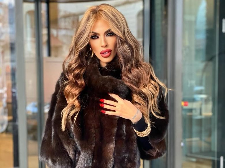 Cine este Raluca Bădulescu Cine este Raluca Bădulescu: „Ne-a unit pasiunea pentru modă și pentru haine și mergem în continuare împreună la shopping."