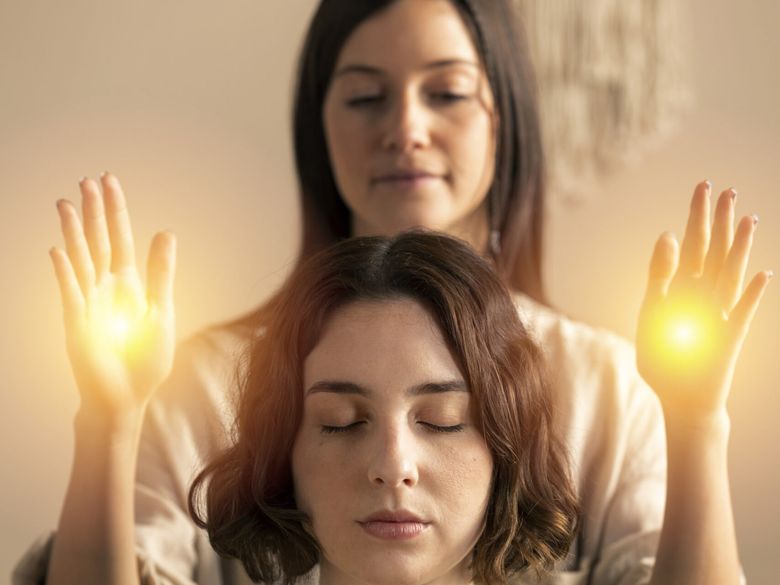 Cum funcționează terapia Reiki VIDEO Cum funcționează terapia Reiki? Ce se întâmplă într-o sesiune și ce rezultate surprinzătoare poți avea