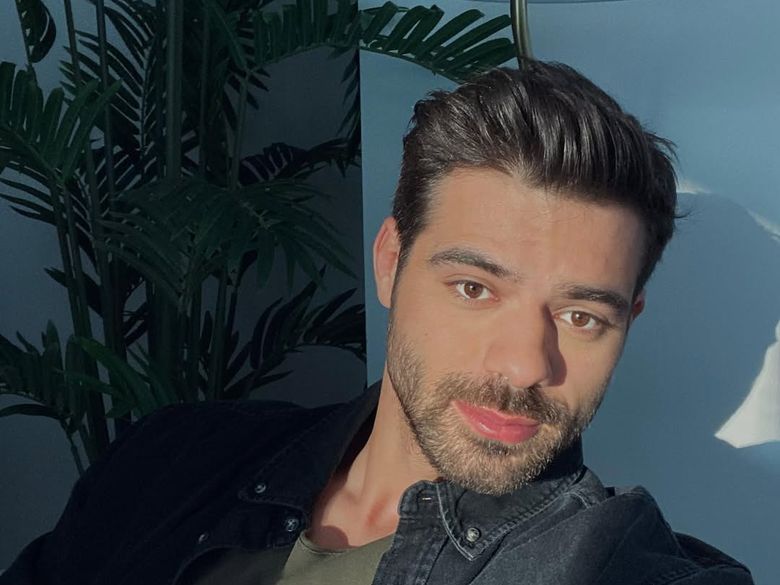 Cine este Ștefan Floroaica Cine este Ștefan Floroaica. „Uneori când ajungeam acasă nu mai aveam bani să-mi iau mâncare și trebuia să mă duc cu ăia de 50 de bani să-mi iau niște lucruri.”