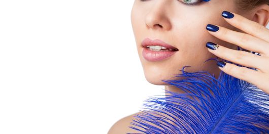 7 modele de unghii cu albastru, perfecte pentru sărbătorile pascale, 2025