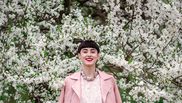 5 idei de ținute cu care să te fotografiezi lângă copacii înfloriți, în această primăvară