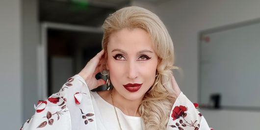 Ce bluze se poartă în 2025. Tendințele care îți vor transforma ținutele