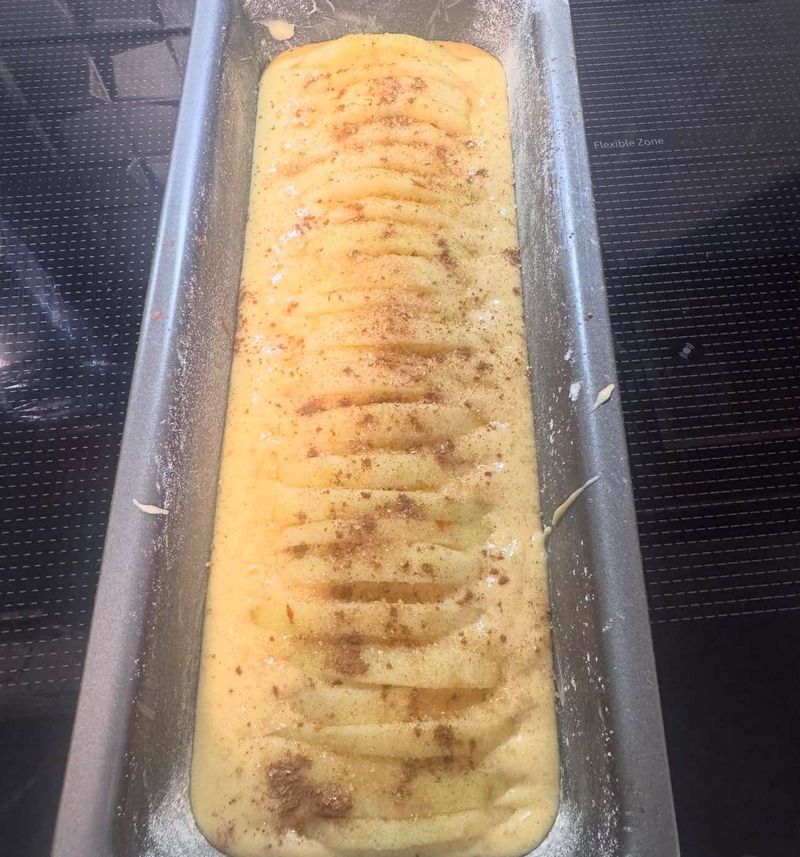 Chec cu măr și glazură de lămâie