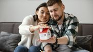 Anunț pentru mame! Statul oferă bani familiilor cu copii și rate la bancă