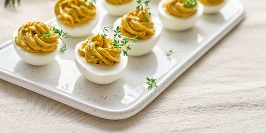5 rețete delicioase cu ouă de Paște. Idei simple și gustoase pentru masa în familie!