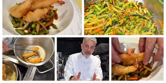 Creveți tempura pe pat de legume și edamame cu sos de soia, rețeta pregătită de chef Joseph Hadad. “Scoateți creveții într-o sită și lăsați să se scurgă de surplusul de ulei.”